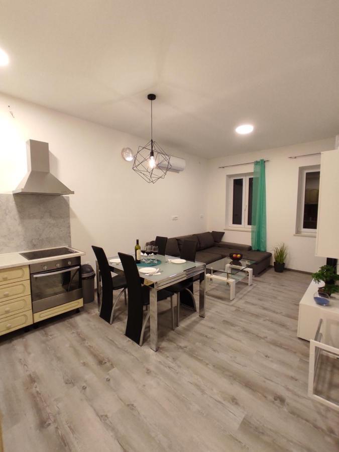 Apartment Ravnice Omiš Exteriör bild