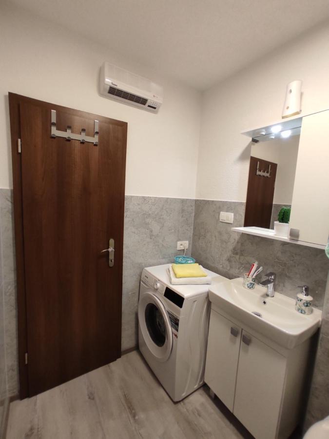 Apartment Ravnice Omiš Exteriör bild