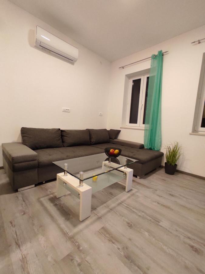 Apartment Ravnice Omiš Exteriör bild