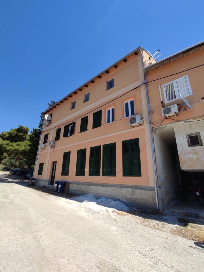 Apartment Ravnice Omiš Exteriör bild
