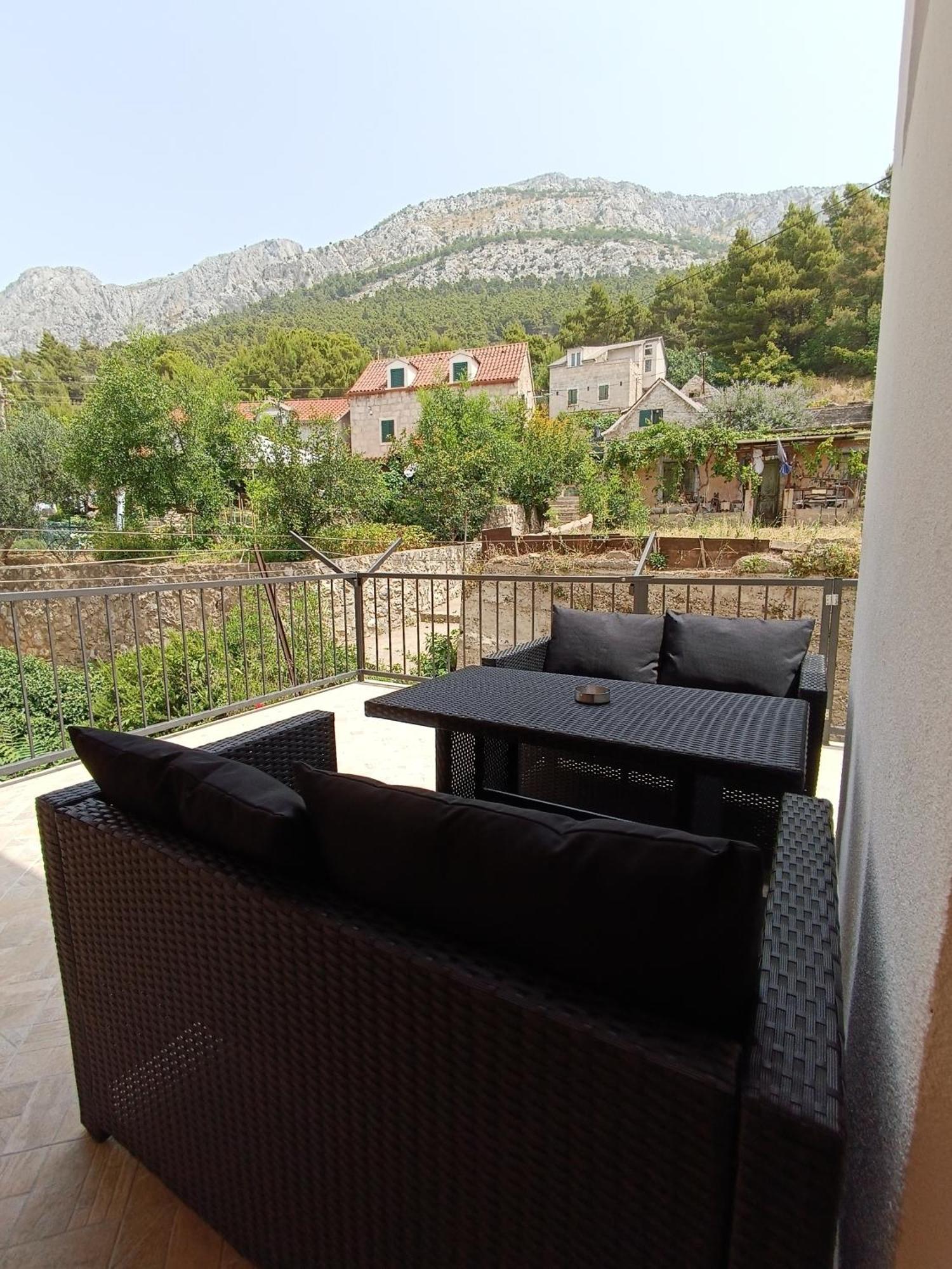Apartment Ravnice Omiš Exteriör bild